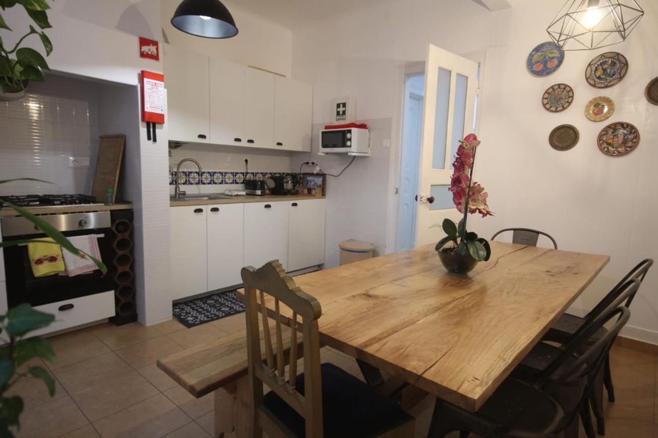 Gasthuis Antique M1 R1 - Amazing Double With Shared Bathroom In Marques Pombal