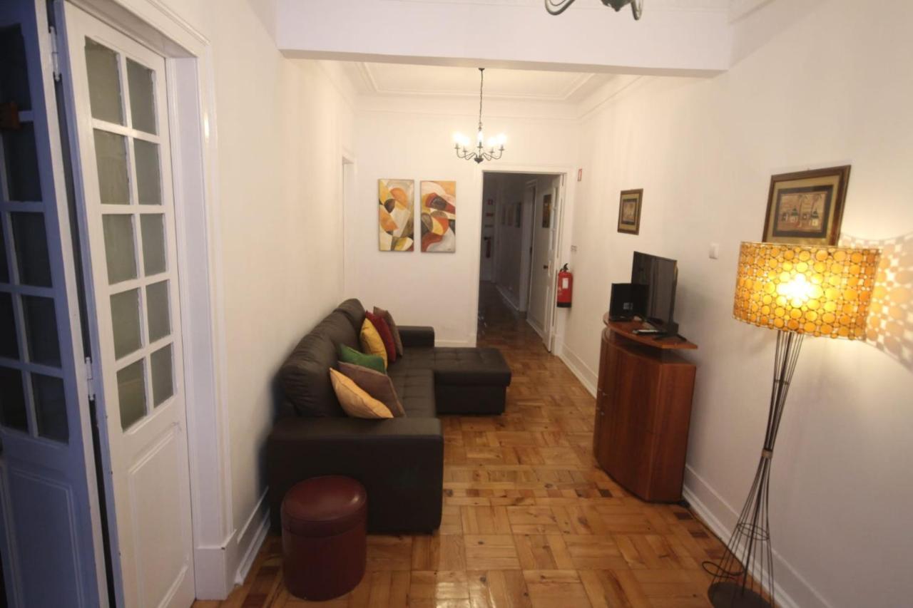 Gasthuis Antique M1 R1 - Amazing Double With Shared Bathroom In Marques Pombal