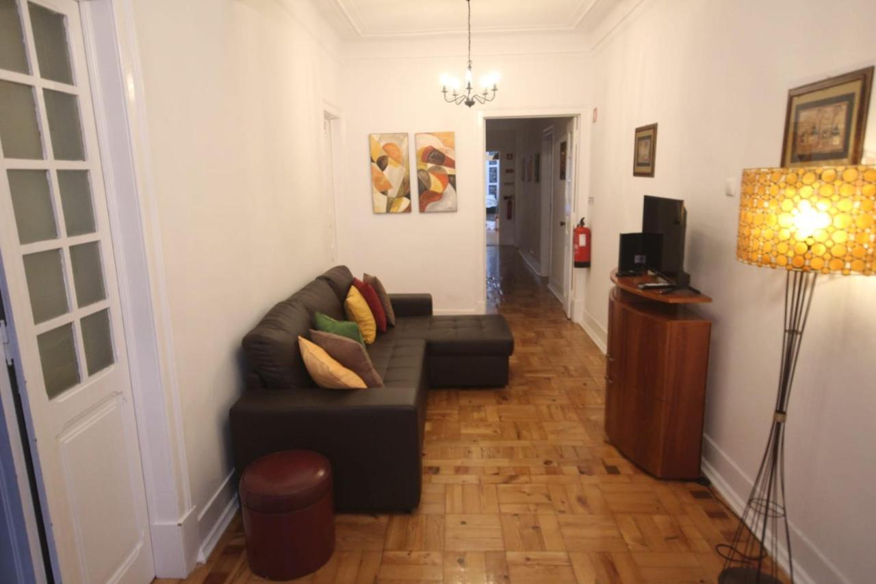 Antique M1 R1 - Amazing Double With Shared Bathroom In Marques Pombal * Lissabon