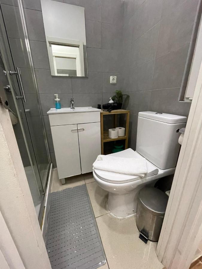 Gasthuis Antique M1 R1 - Amazing Double With Shared Bathroom In Marques Pombal *